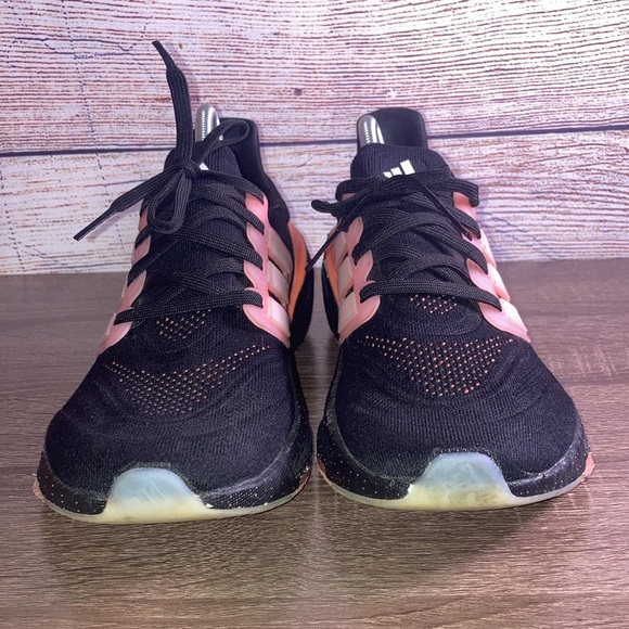 Pre Owned Adidas Women's Black ULTRABOOST LIGHT Running Shoes HQ8599 Size 10.5 - Picture 2 of 9